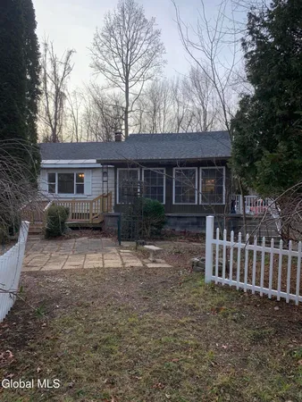 $299,900 | 1341 Highway 9W, Bethlehem, NY 12158