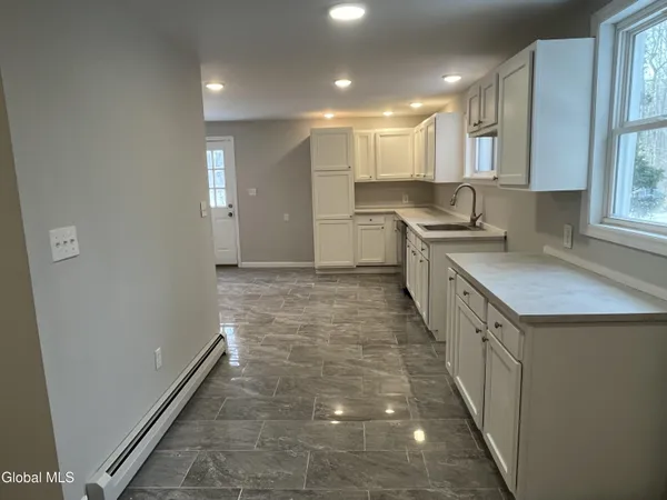 $299,900 | 1341 Highway 9W, Bethlehem, NY 12158