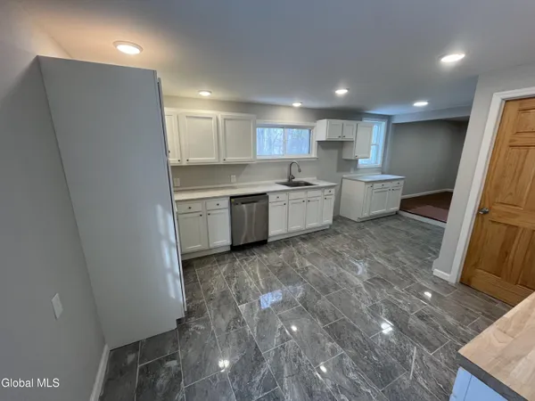 $299,900 | 1341 Highway 9W, Bethlehem, NY 12158