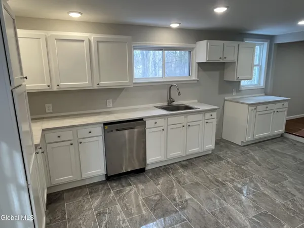 $299,900 | 1341 Highway 9W, Bethlehem, NY 12158