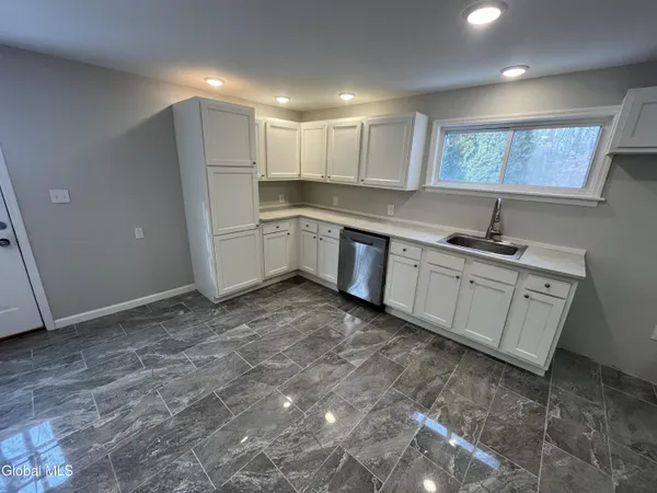 $299,900 | 1341 Highway 9W, Bethlehem, NY 12158