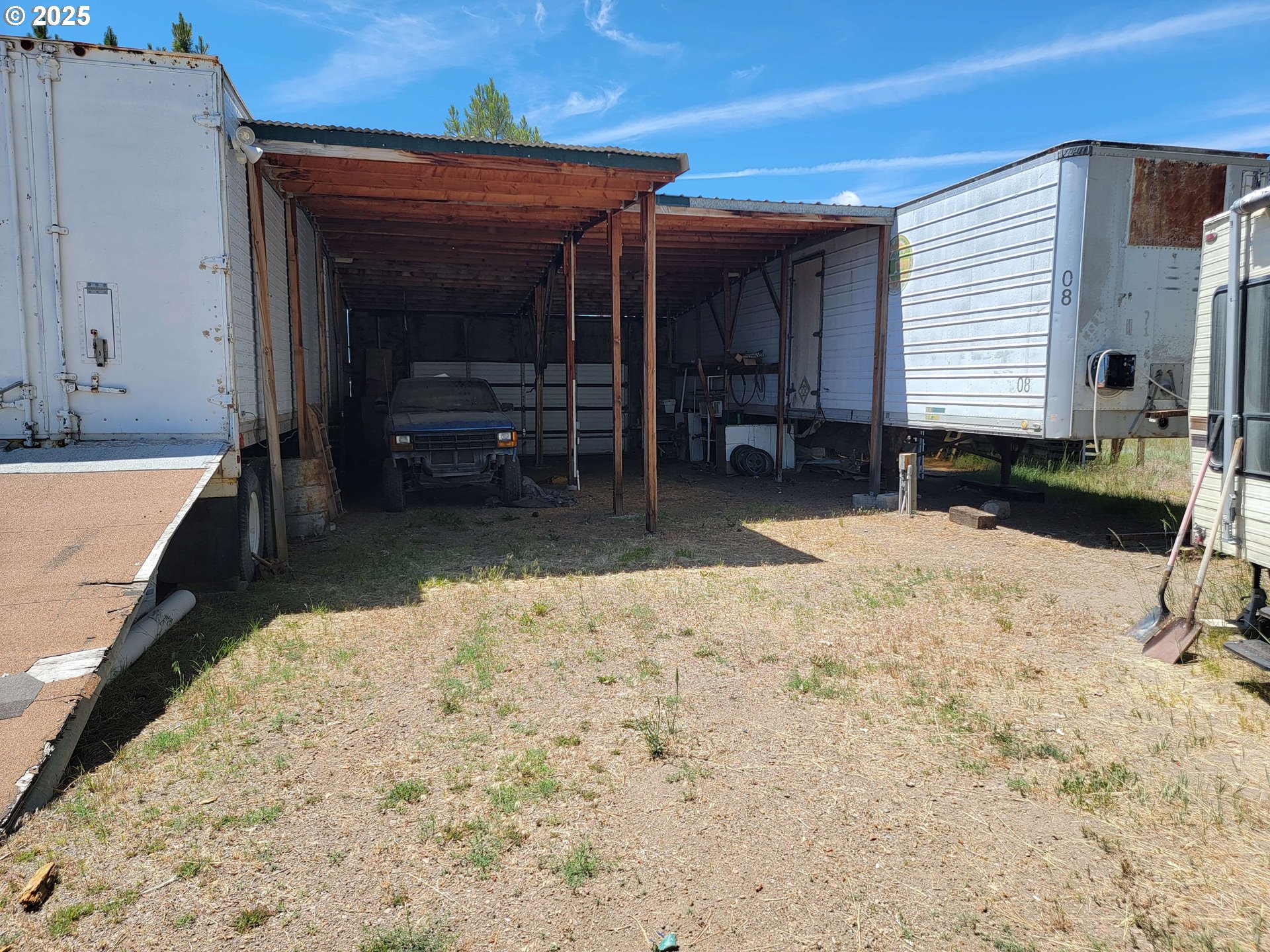 57580 Fall Road Christmas Valley, OR 97641 - Photo 11 of 38 a backyard of a house