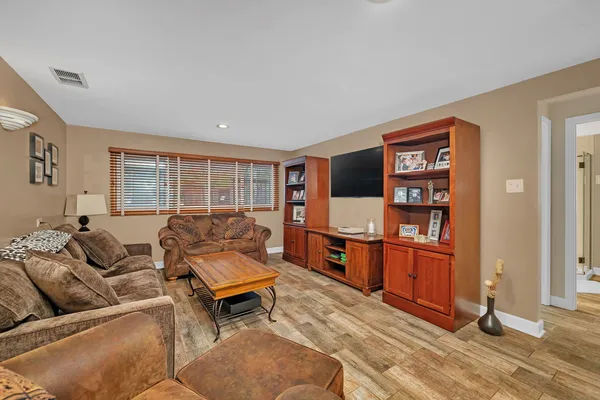 $320,000 | 13808 Sandra Lane, Crestwood, IL 60418