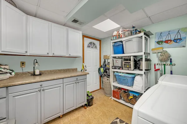 $320,000 | 13808 Sandra Lane, Crestwood, IL 60418