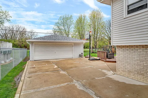 $320,000 | 13808 Sandra Lane, Crestwood, IL 60418