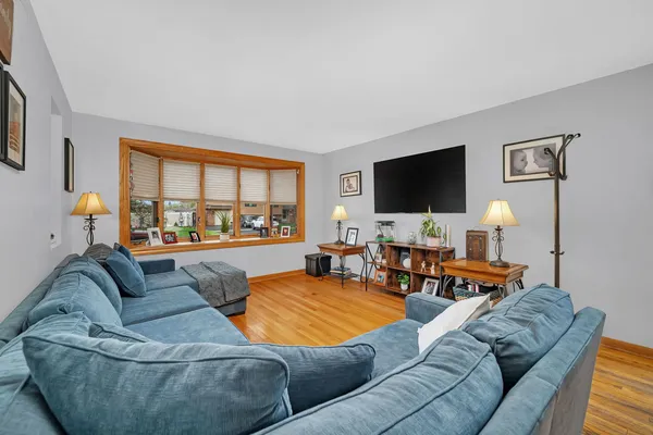 $320,000 | 13808 Sandra Lane, Crestwood, IL 60418