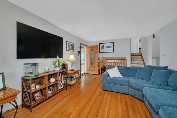 $320,000 | 13808 Sandra Lane, Crestwood, IL 60418