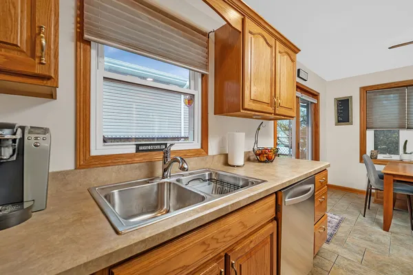 $320,000 | 13808 Sandra Lane, Crestwood, IL 60418