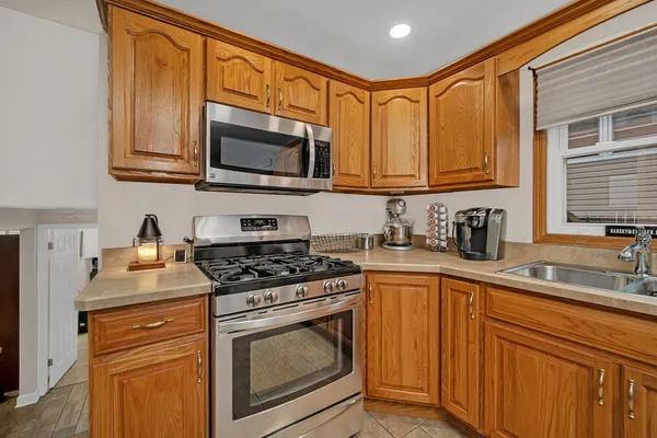 $320,000 | 13808 Sandra Lane, Crestwood, IL 60418