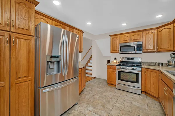 $320,000 | 13808 Sandra Lane, Crestwood, IL 60418