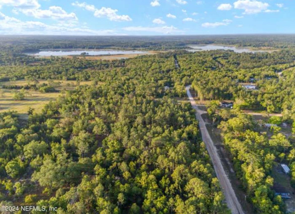 7395-7397 Hoosier Avenue Keystone Heights, FL 32656 - Photo 5 of 5 a view of a city