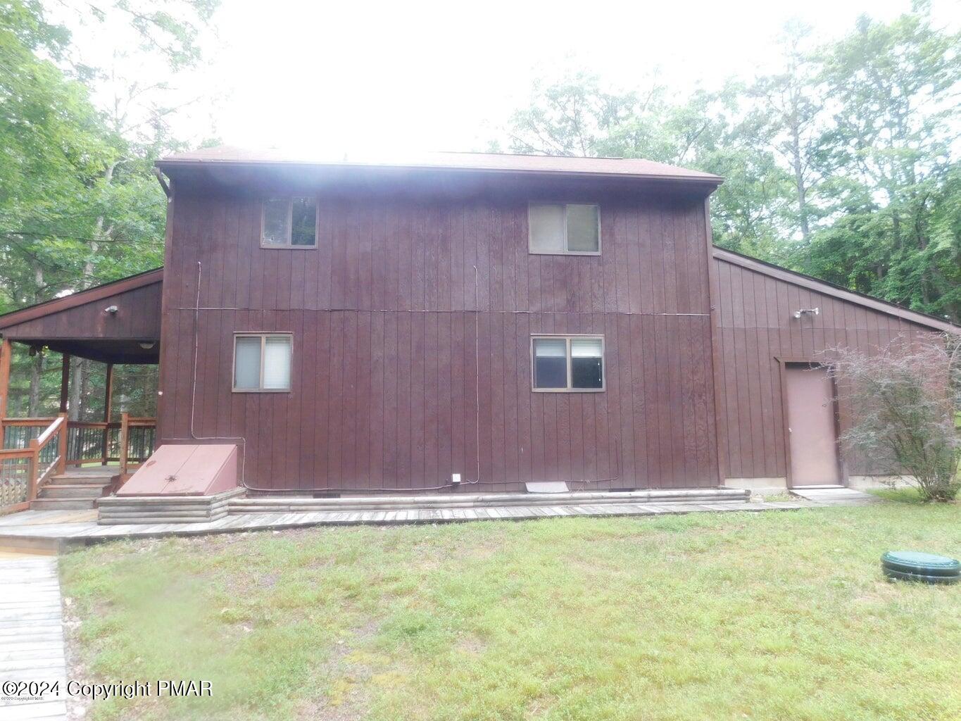 112 Messerle Court Bushkill, PA 18324 - Photo 22 of 33 BACK
