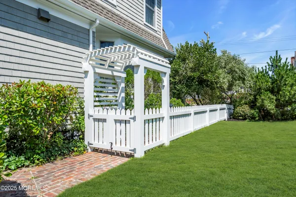 $9,500,000 | 634-640 East Avenue, Bay Head, NJ 08742