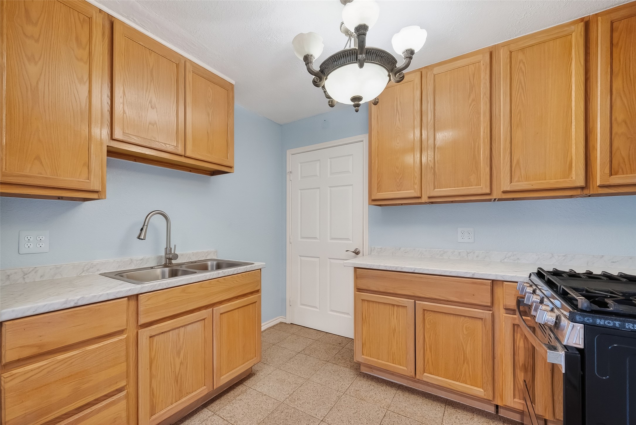 512 Bertloma Street Pasadena, TX 77502 - Photo 19 of 48 2nd living quarters-dinning/kitchen
