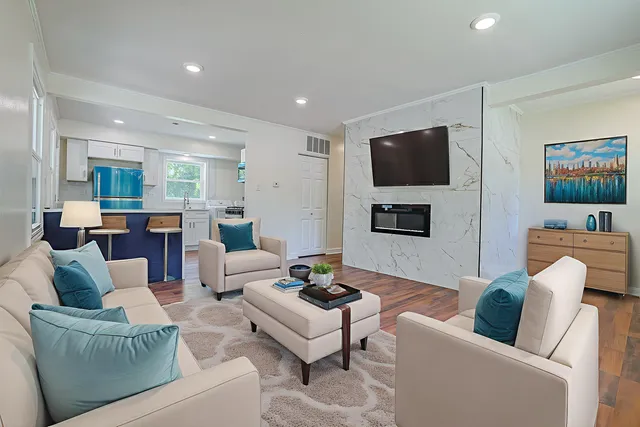 $2,000 | 8 Allegheny Court, Park Forest, IL 60466