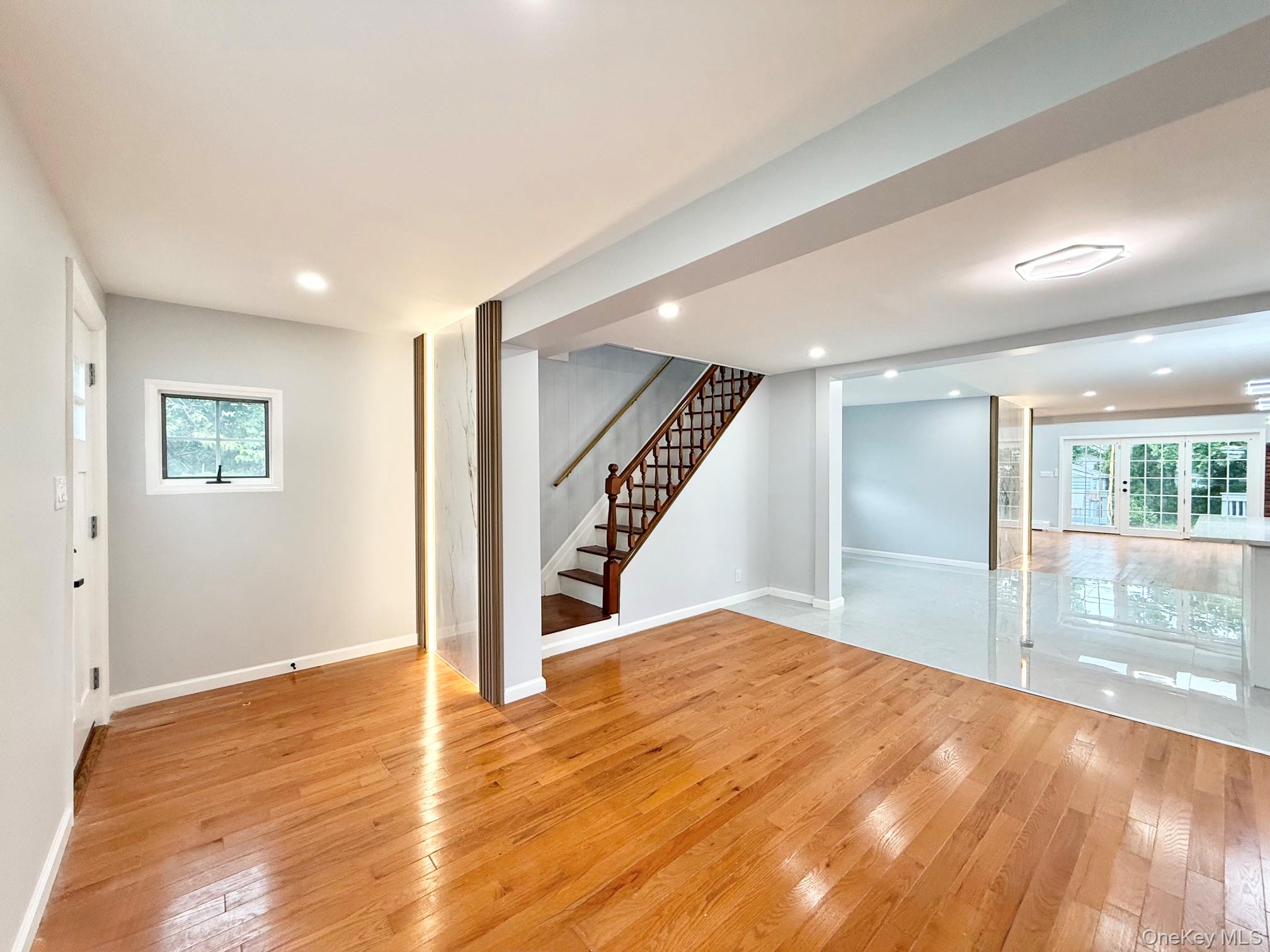 20 Baylis Place Syosset, NY 11791 - Photo 2 of 21