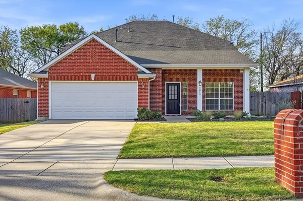 $395,000 | 2816 Memorial Drive, Denton, TX 76210
