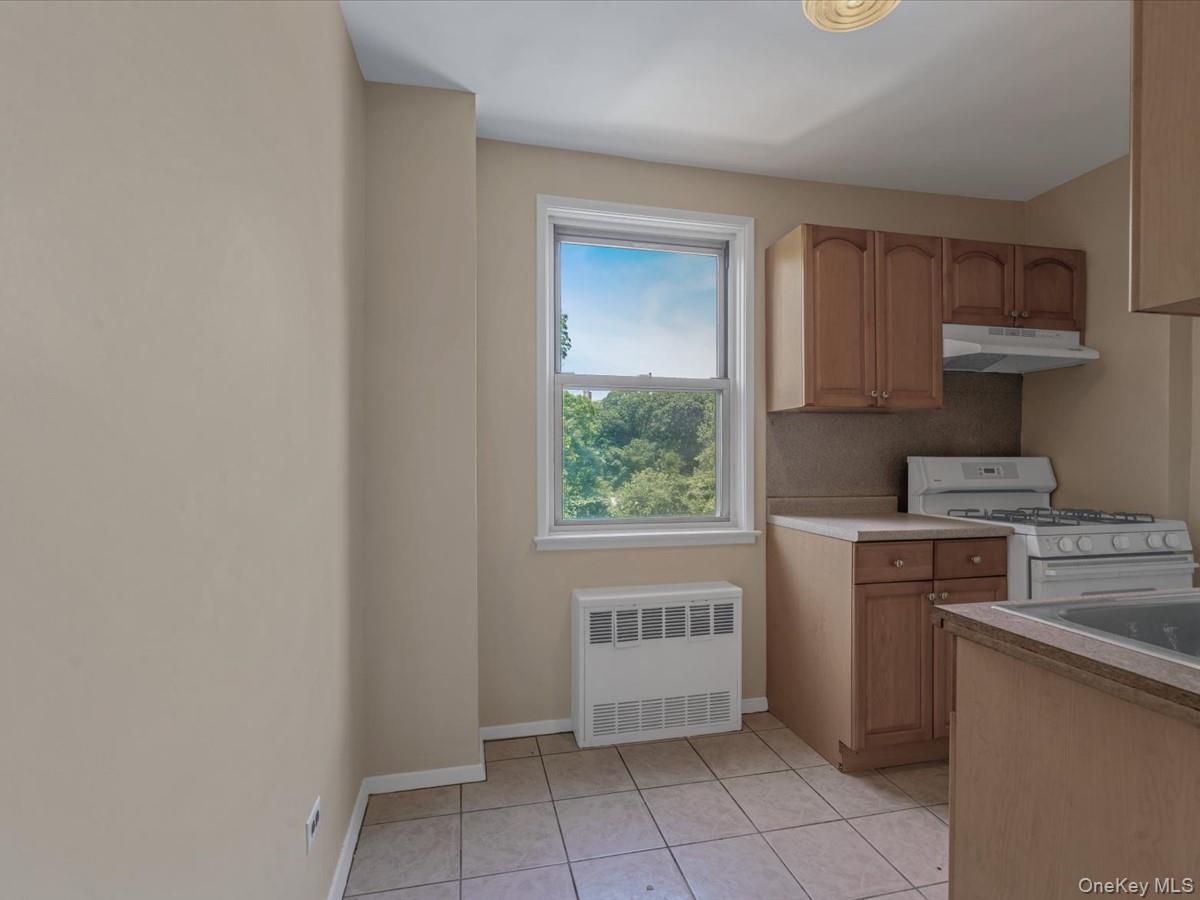 5500 Fieldston Road, Unit 4II Bronx, NY 10471 - Photo 7 of 17 a kitchen with a stove a sink and a microwave