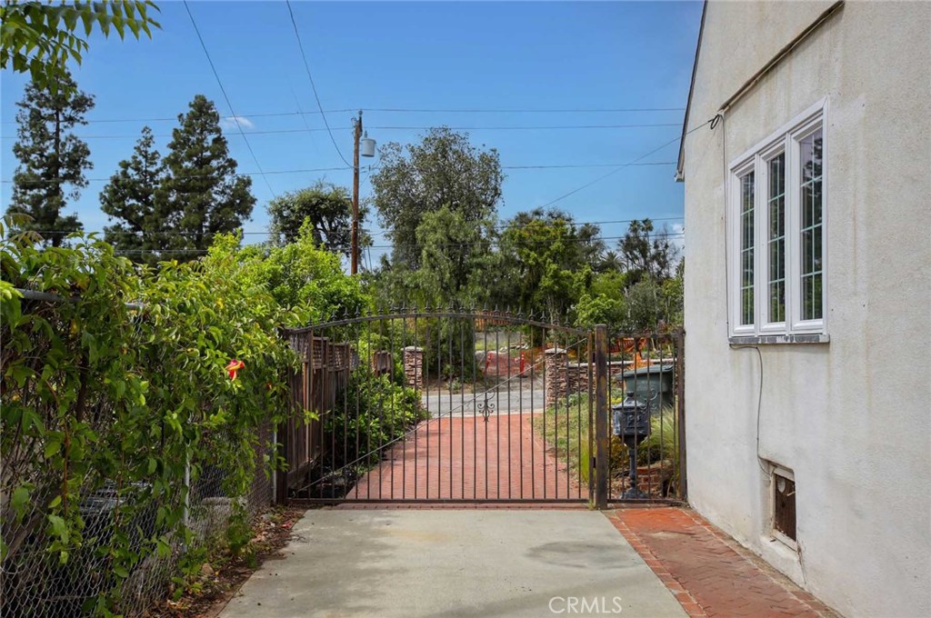 2360 Morslay Road Altadena, CA 91001 - Photo 32 of 44