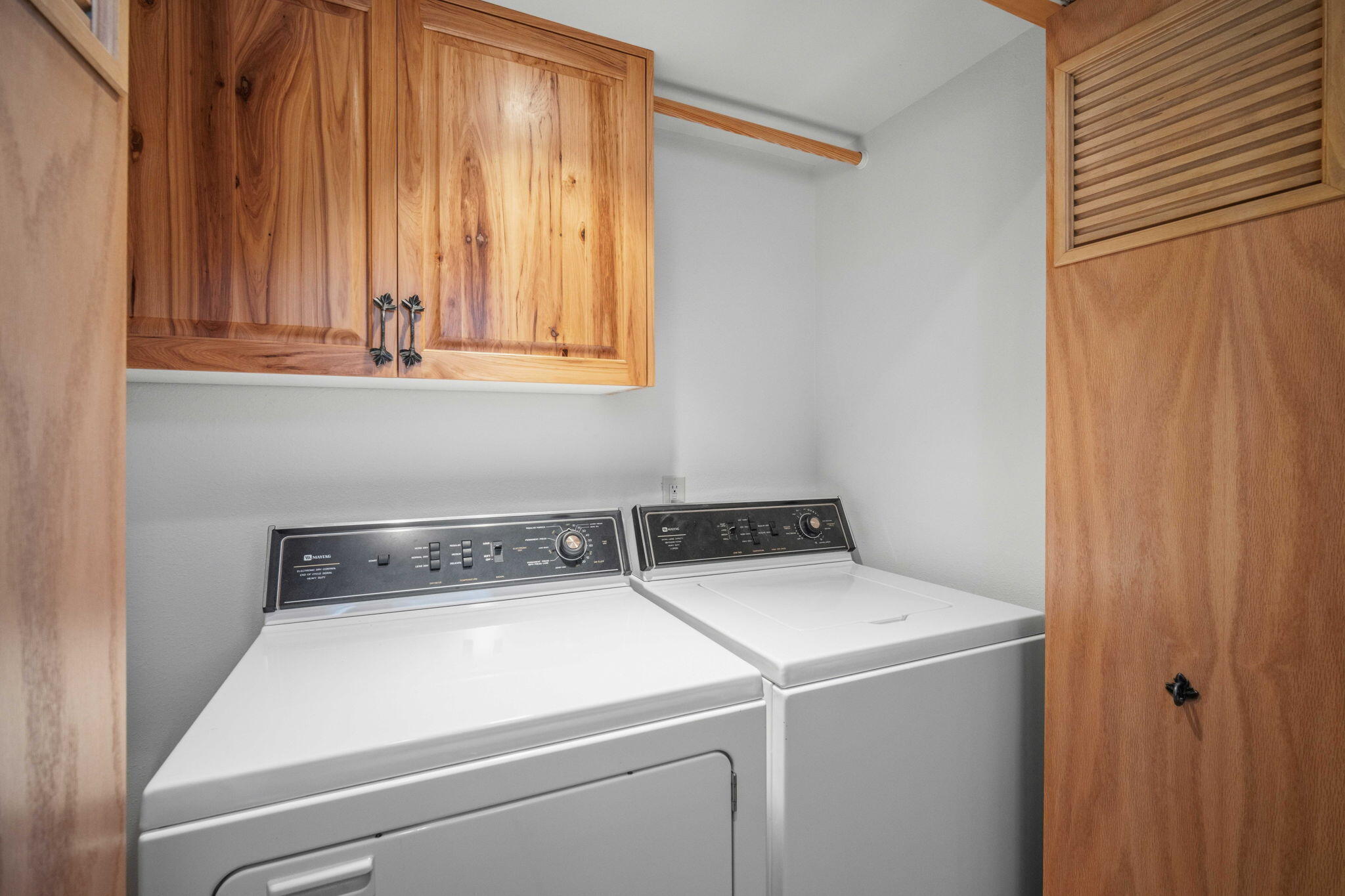 17682 Bittern Lane, Unit 31 Sunriver, OR 97707 - Photo 38 of 44 a utility room with dryer and washer