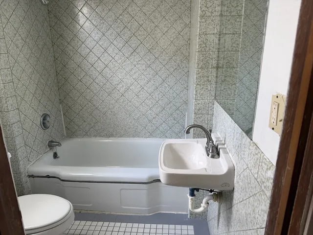 $104,900 | 508 West Grove Street, Bloomington, IL 61701