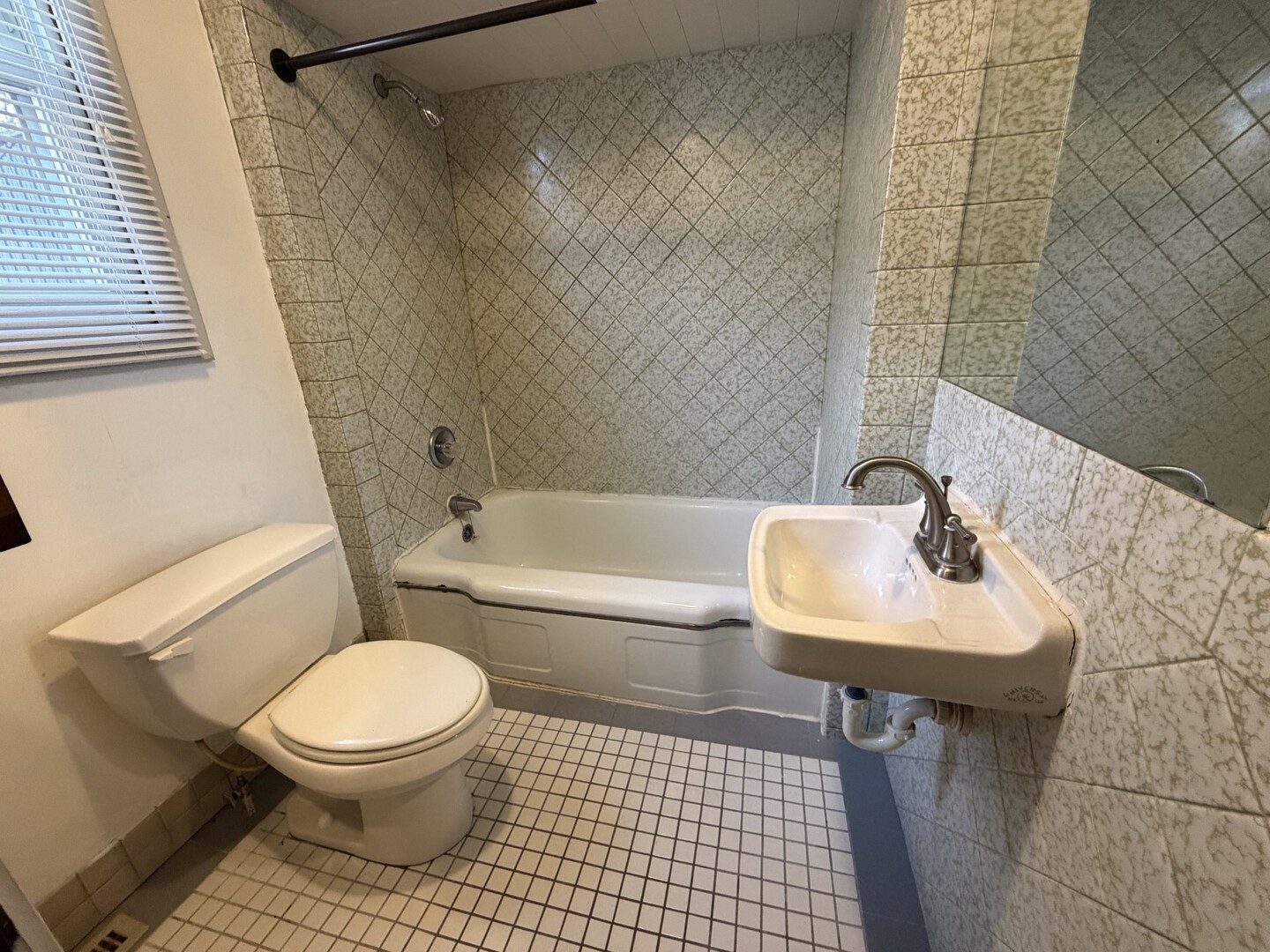 508 West Grove Street Bloomington, IL 61701 - Photo 9 of 27