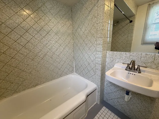 $114,900 | 508 West Grove Street, Bloomington, IL 61701