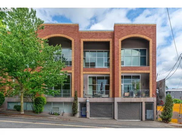 $499,900 | 2006 Southeast Morrison Street, Unit D, Portland, OR 97214