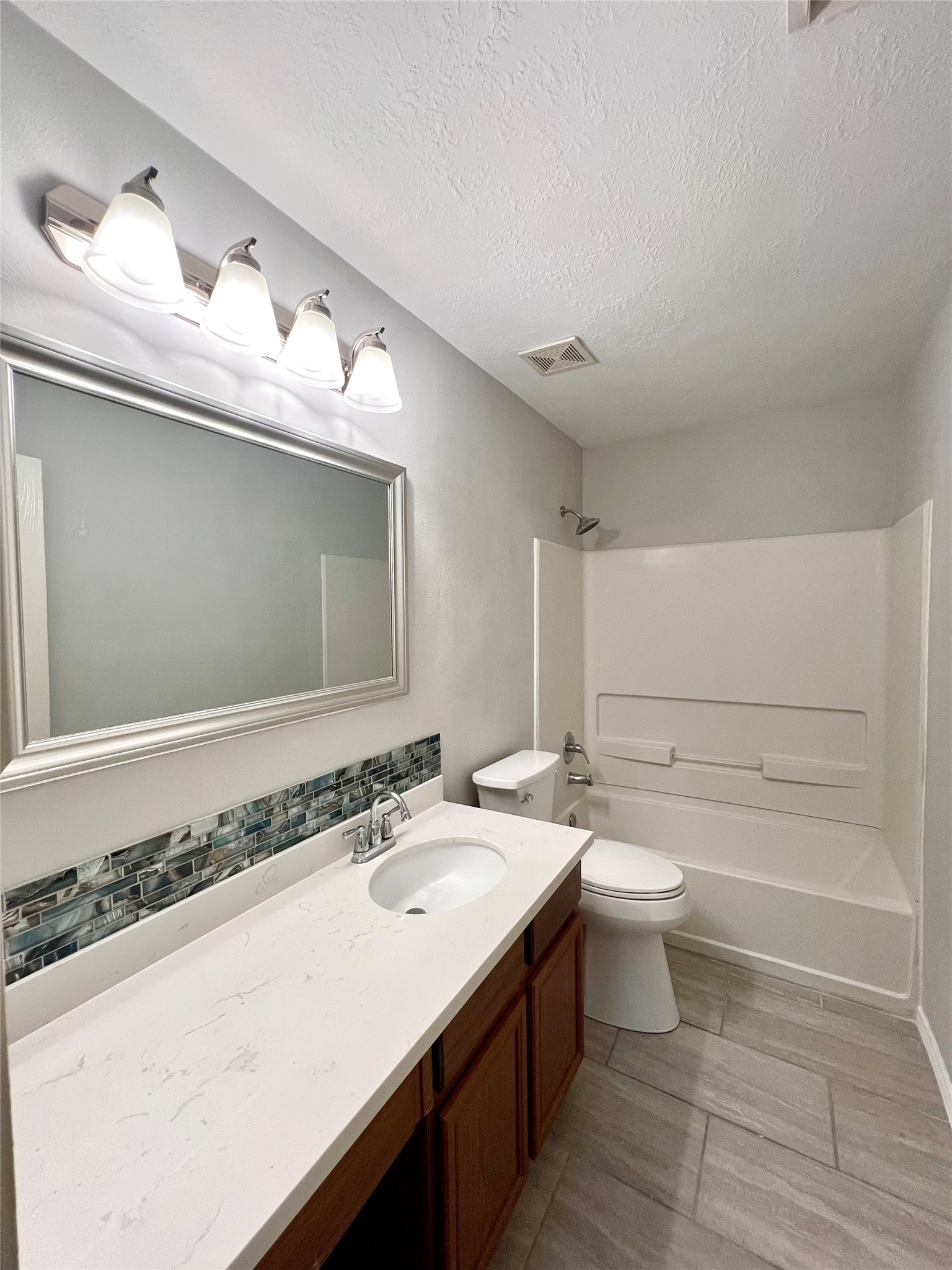 4414 Kulkarni Street Houston, TX 77045 - Photo 7 of 18 a bathroom with a sink a toilet and bathtub