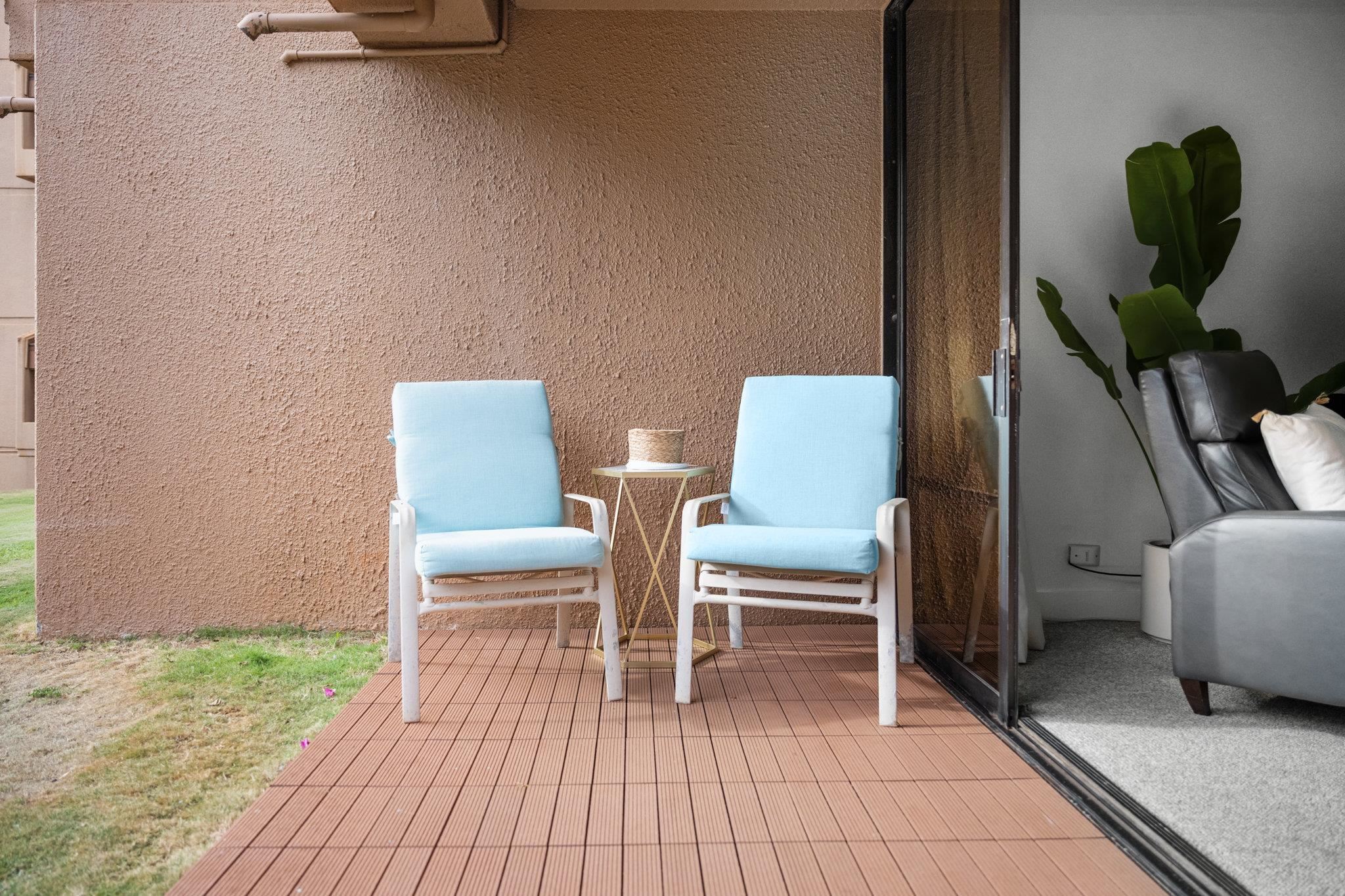 4242 Lower Honoapiilani Road, Unit E304 Lahaina, HI 96761 - Photo 14 of 34 a chair and a table in a room