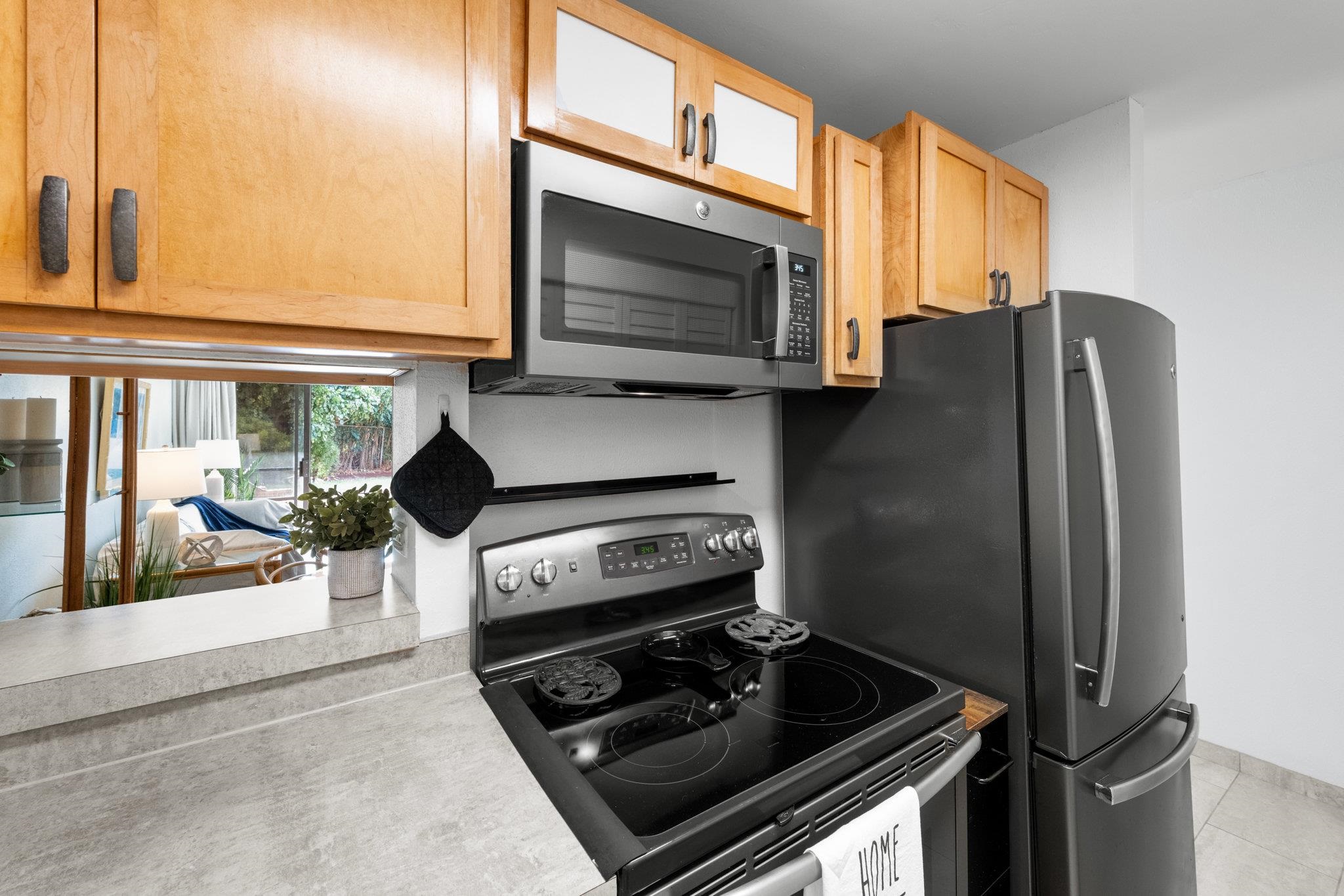 4242 Lower Honoapiilani Road, Unit E304 Lahaina, HI 96761 - Photo 18 of 34 a kitchen with a stove microwave and refrigerator