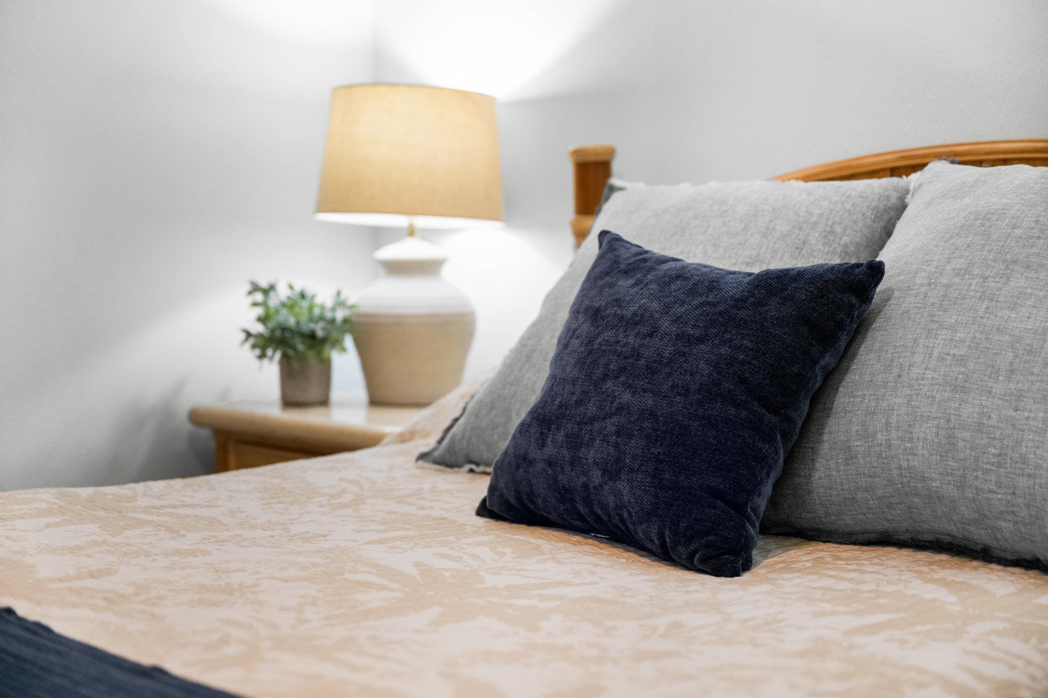 4242 Lower Honoapiilani Road, Unit E304 Lahaina, HI 96761 - Photo 20 of 34 a bedroom with a bed and a potted plant