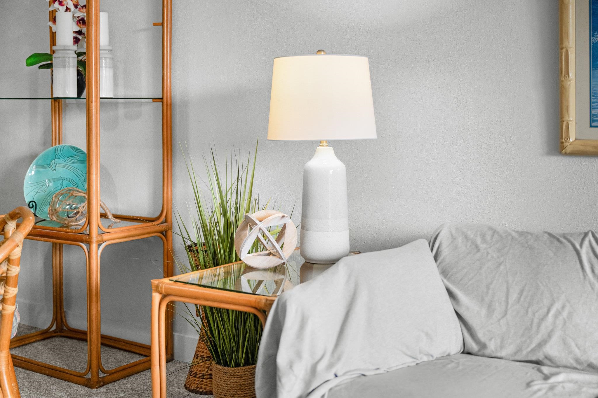 4242 Lower Honoapiilani Road, Unit E304 Lahaina, HI 96761 - Photo 4 of 34 a bedroom with bed and a window