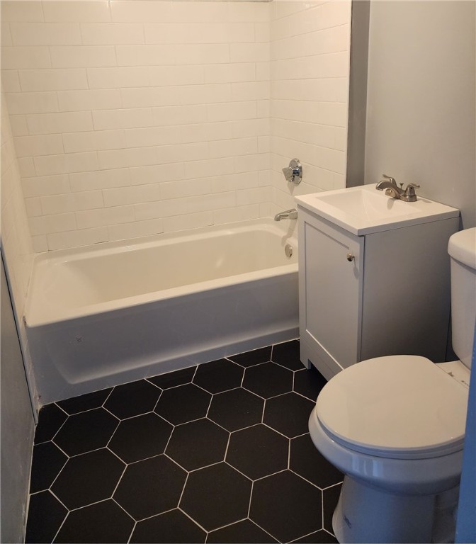 337 Dulude Avenue, Unit 2R Woonsocket, RI 02895 - Photo 3 of 6