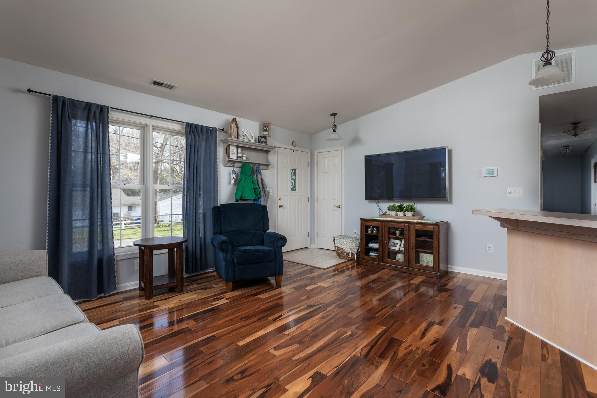721 Seneca Garden Road Baltimore, MD 21220 - Photo 19 of 30 Living Room