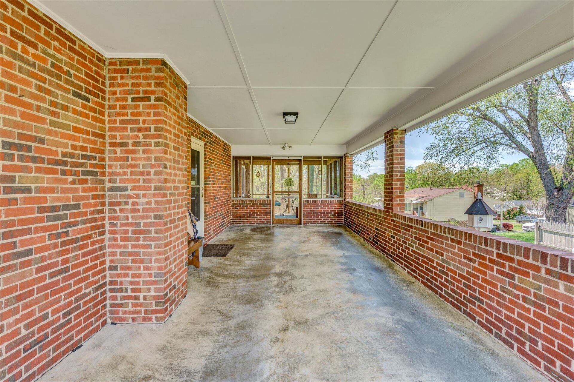 807 Mason Road Vinton, VA 24179 - Photo 5 of 29 05-041620210080