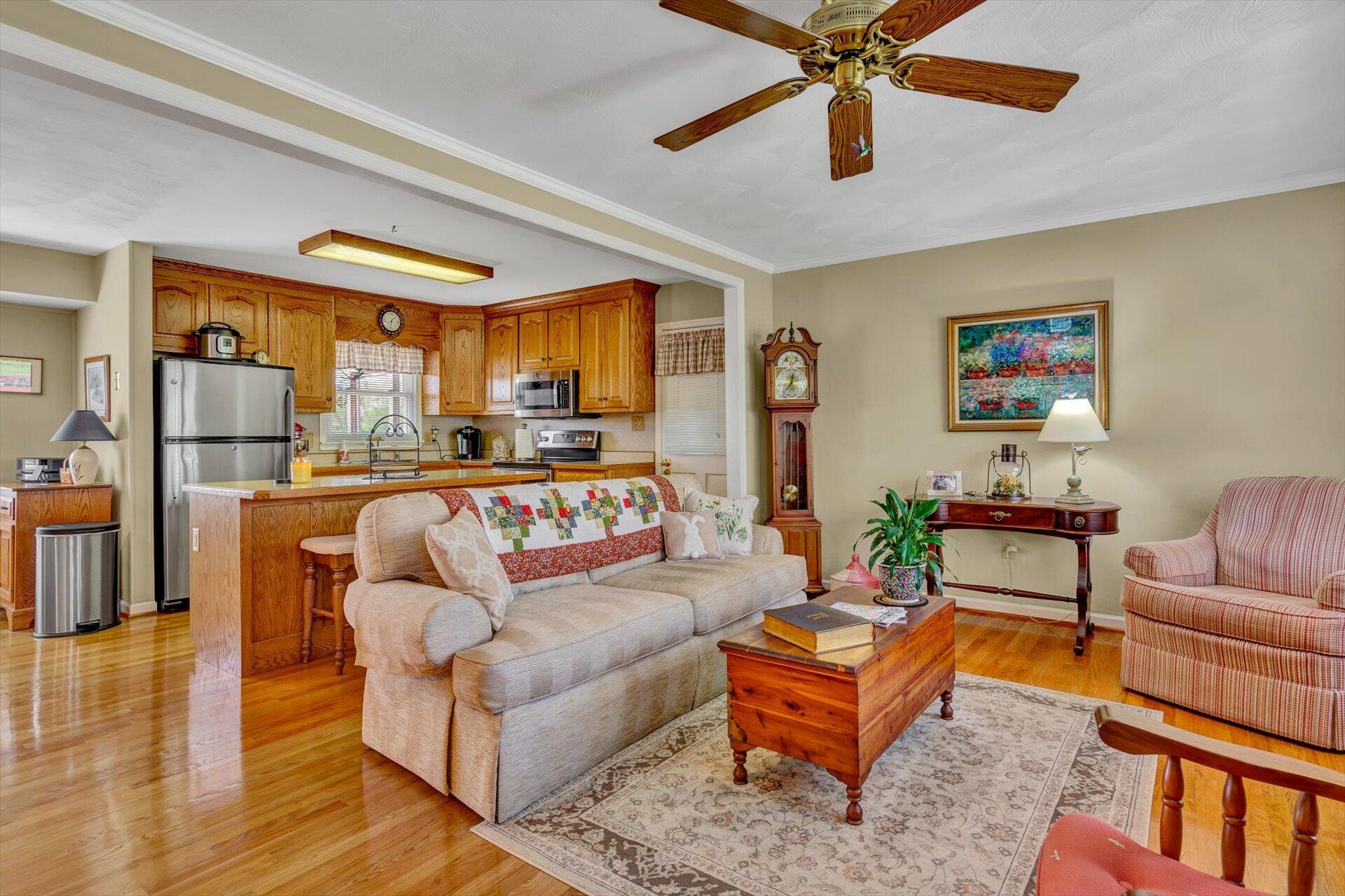 807 Mason Road Vinton, VA 24179 - Photo 6 of 29 06-041620210081