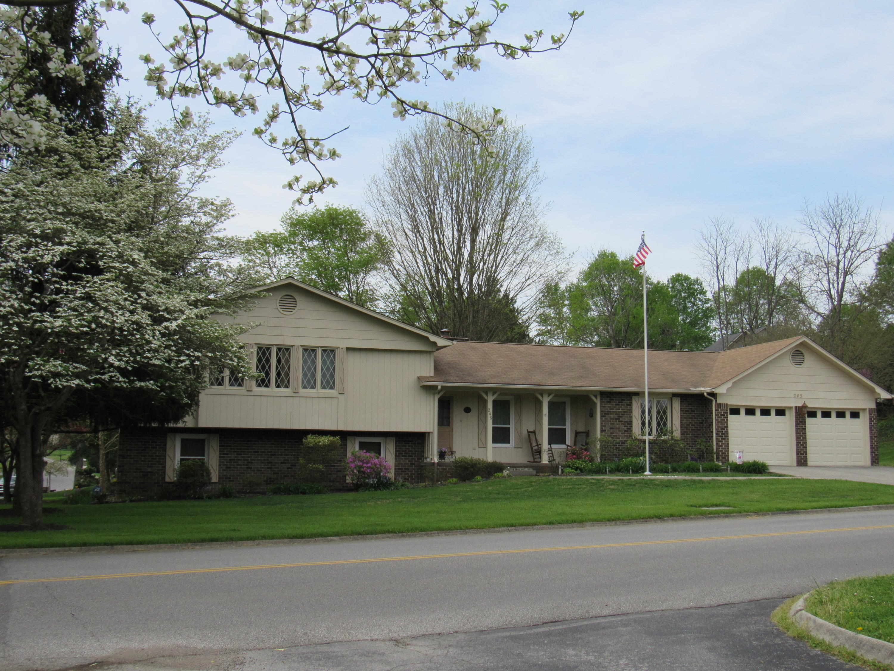 245 Briarcliff Avenue Oak Ridge, TN 37830 - Photo 2 of 31 IMG_6552