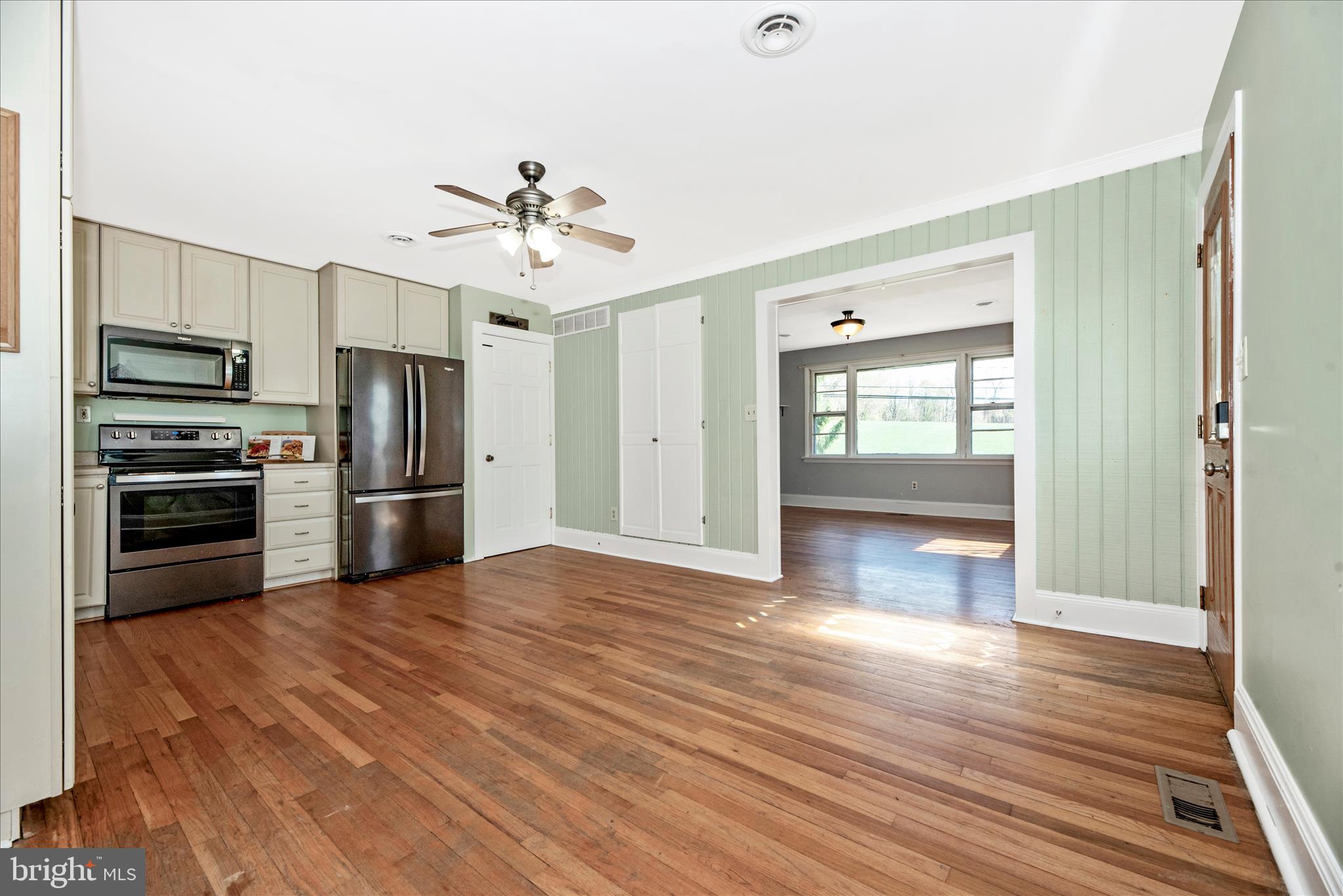 1403 Streaker Road Sykesville, MD 21784 - Photo 11 of 57 Kitchen Dining Area