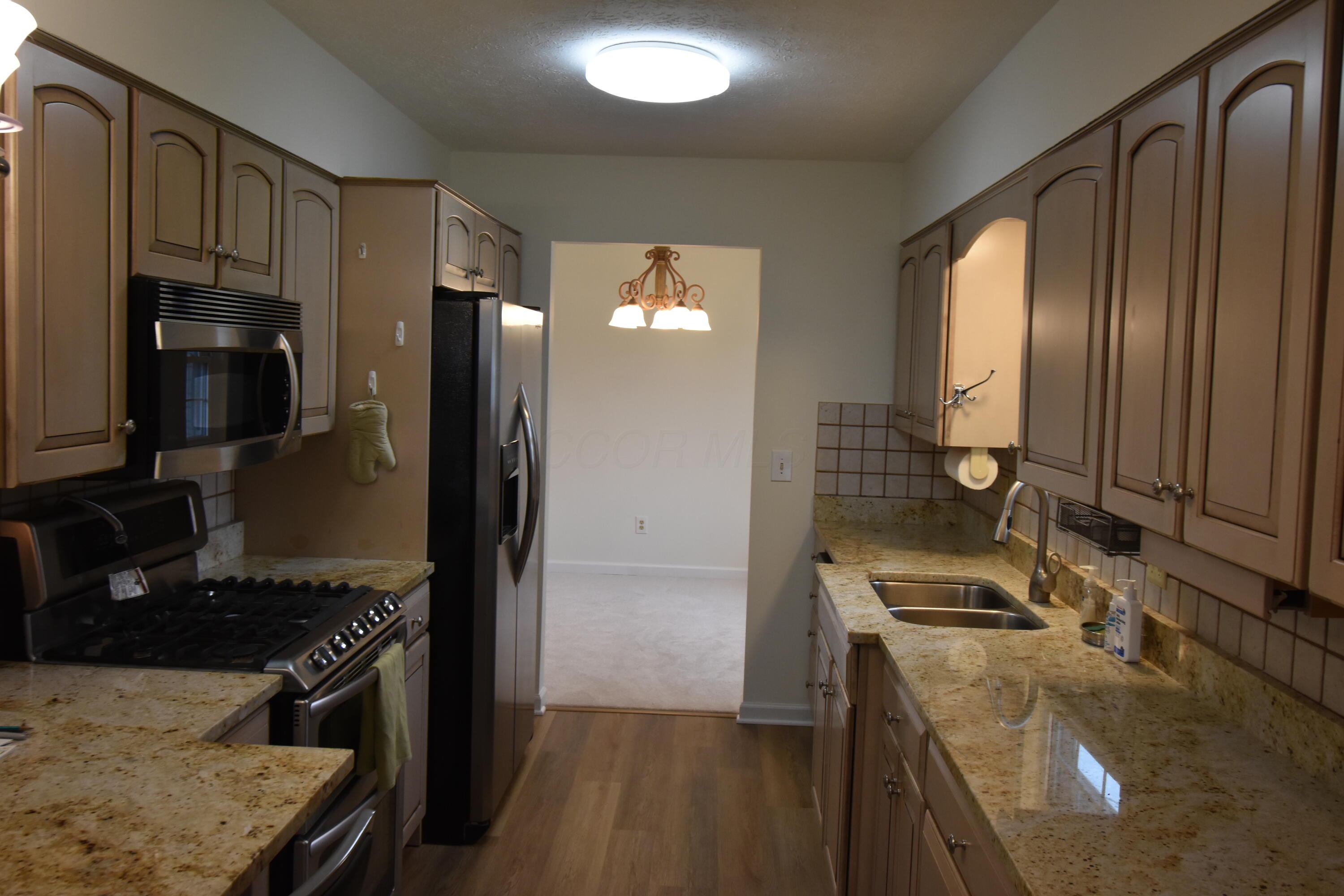 6580 Davis Road Hilliard, OH 43026 - Photo 7 of 23 Kitchen