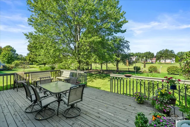 $450,000 | 135 Chesterfield Drive, Oswego, IL 60543