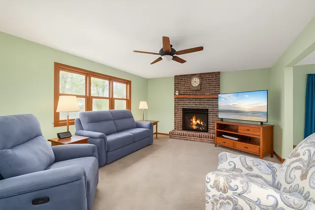 $450,000 | 135 Chesterfield Drive, Oswego, IL 60543