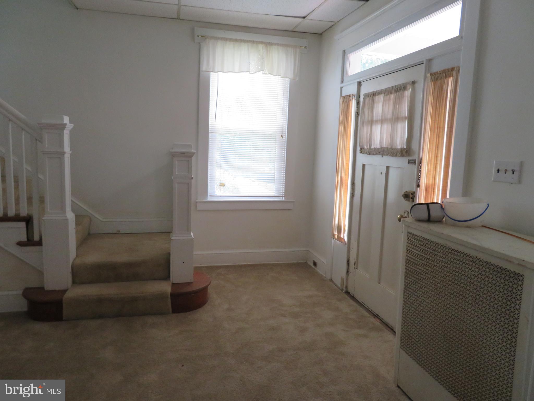 1904 Chelsea Road Baltimore, MD 21216 - Photo 4 of 18 Foyer looking west