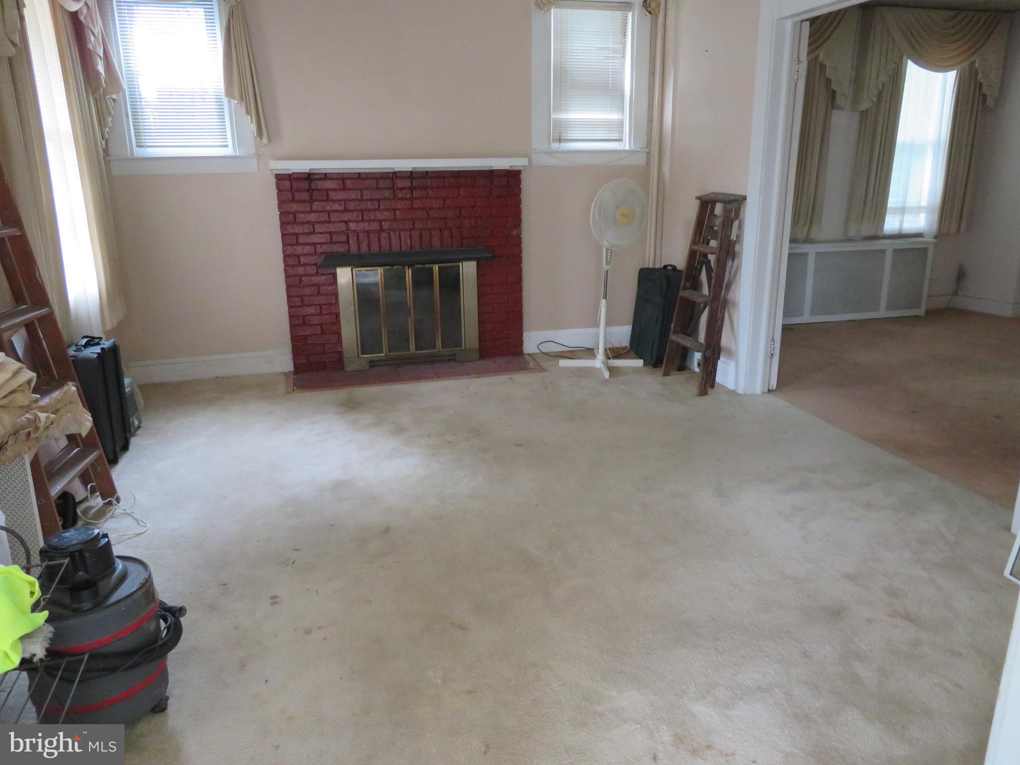 1904 Chelsea Road Baltimore, MD 21216 - Photo 5 of 18 Living Room