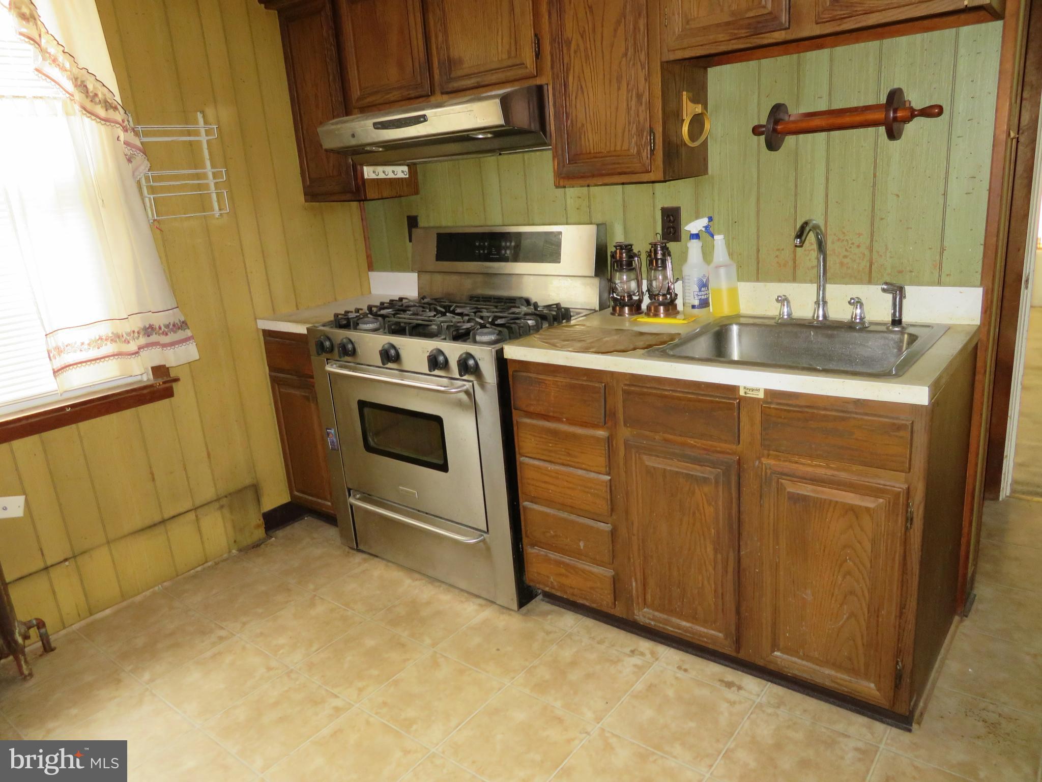 1904 Chelsea Road Baltimore, MD 21216 - Photo 7 of 18 Kitchen