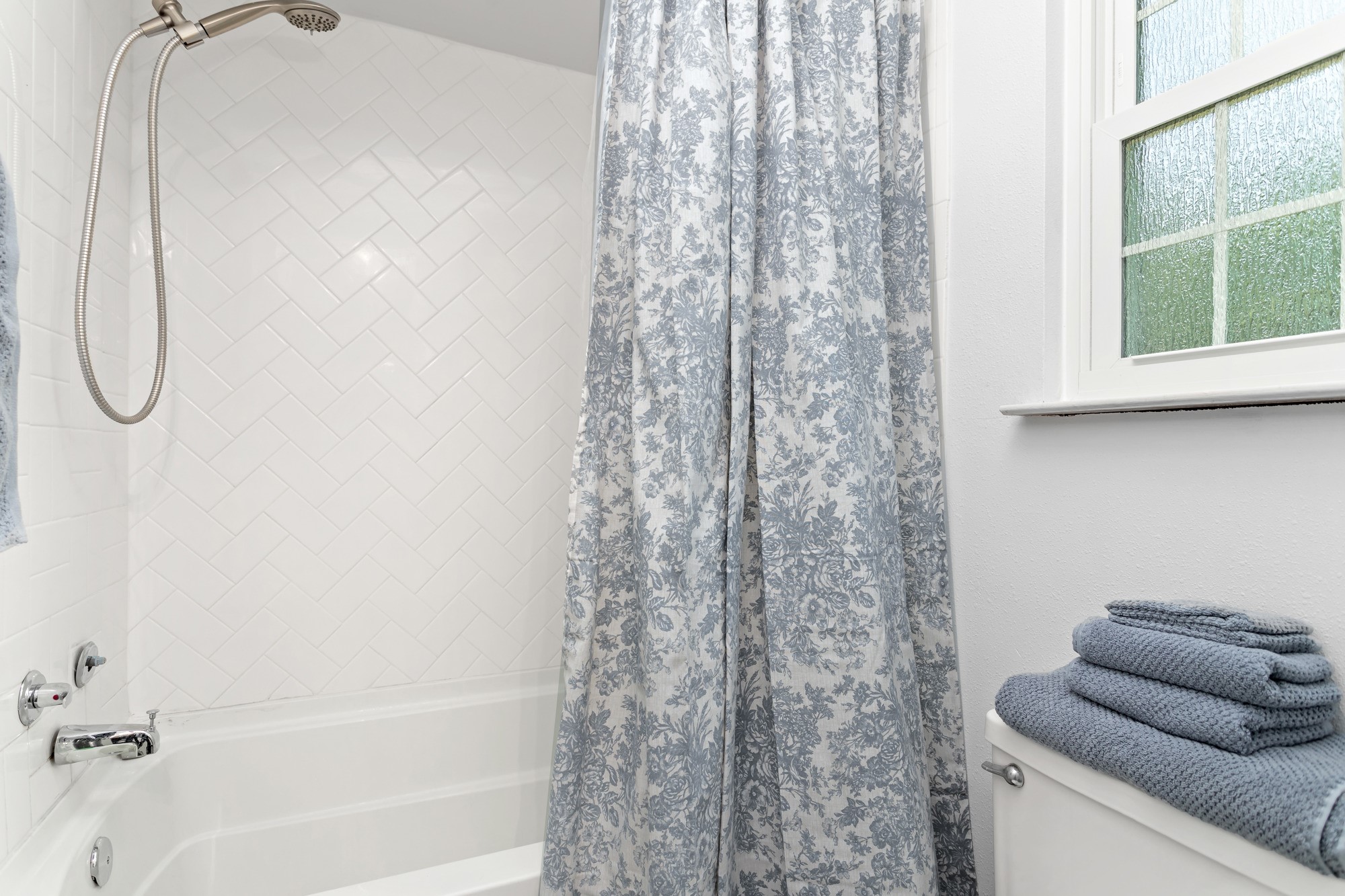 9994 Ruby Lane Silsbee, TX 77656 - Photo 12 of 17 a bathroom with a shower curtain and a bath tub