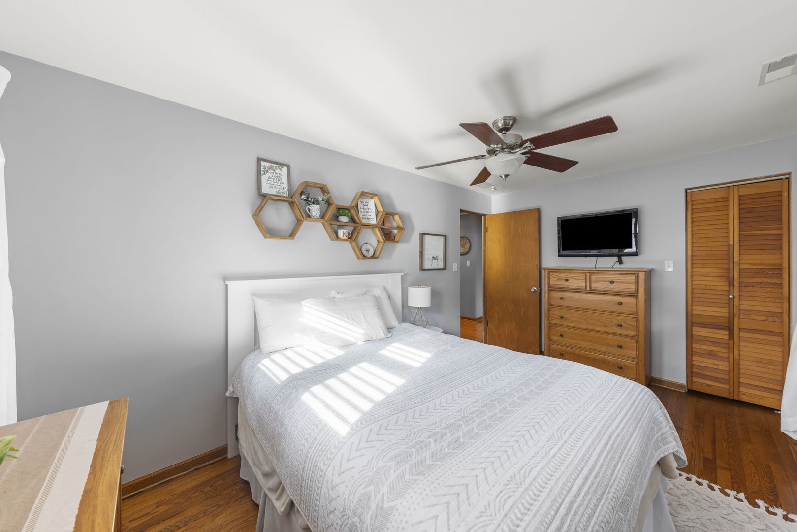 521 Lindley Road Westmont, IL 60559 - Photo 16 of 30 a bedroom with a bed and a flat screen tv