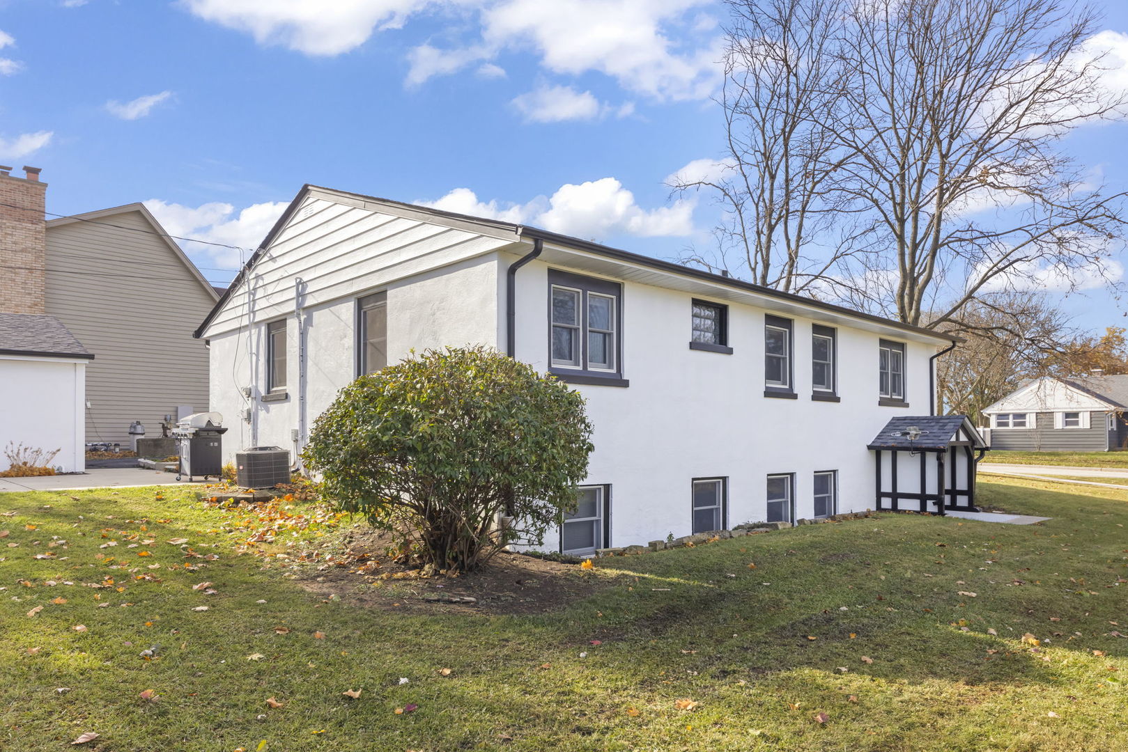 521 Lindley Road Westmont, IL 60559 - Photo 24 of 30 a view of a house with a yard