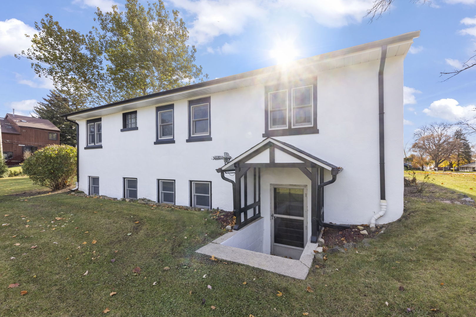 521 Lindley Road Westmont, IL 60559 - Photo 25 of 30 a front view of a house with a yard