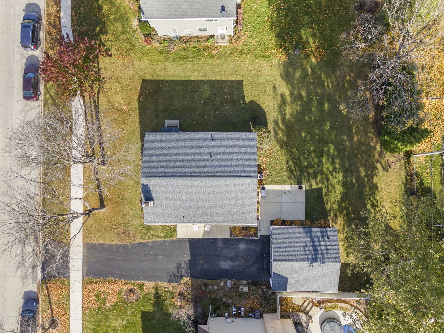 521 Lindley Road Westmont, IL 60559 - Photo 27 of 30 an aerial view of a house with a yard
